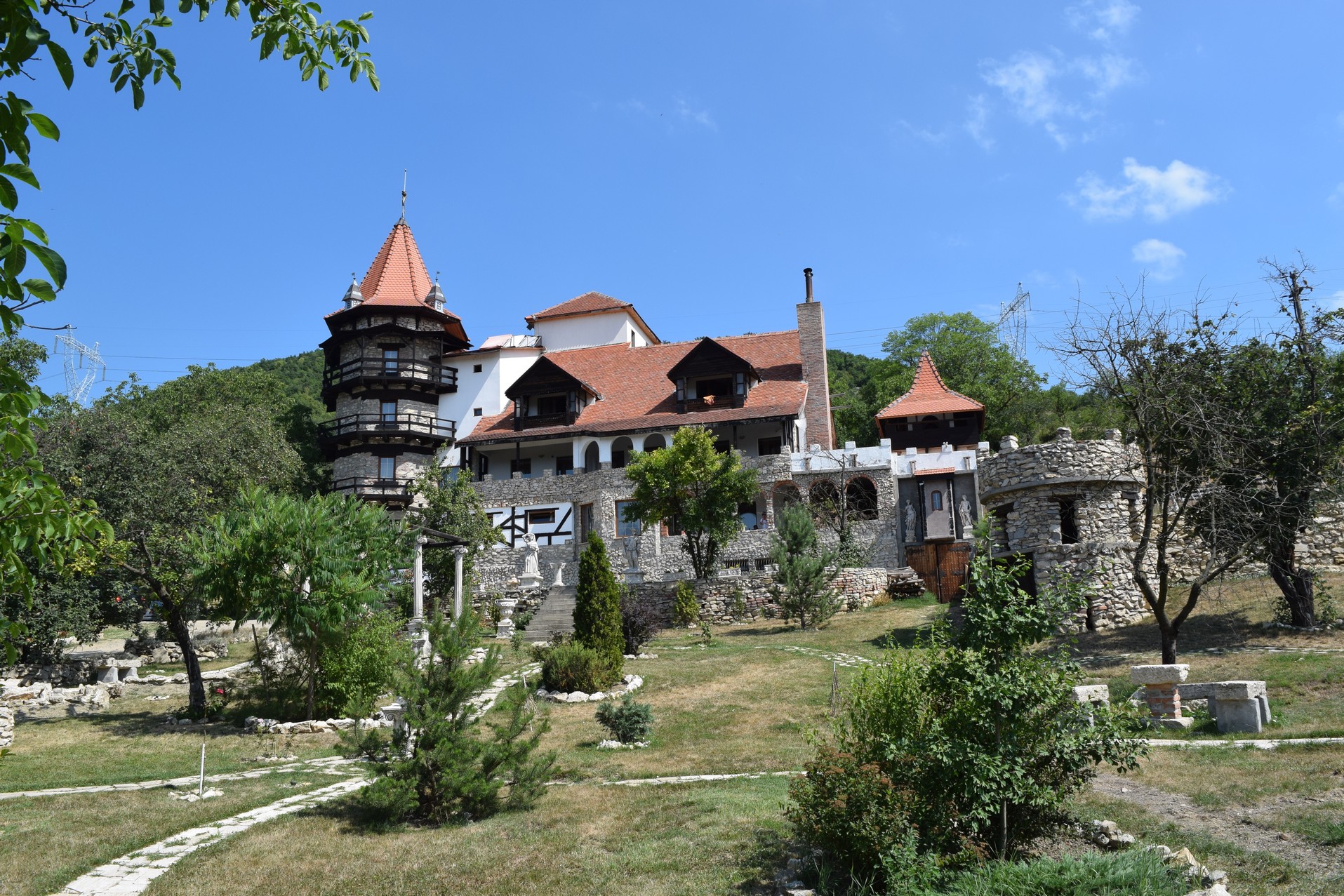 Lupilor Castle