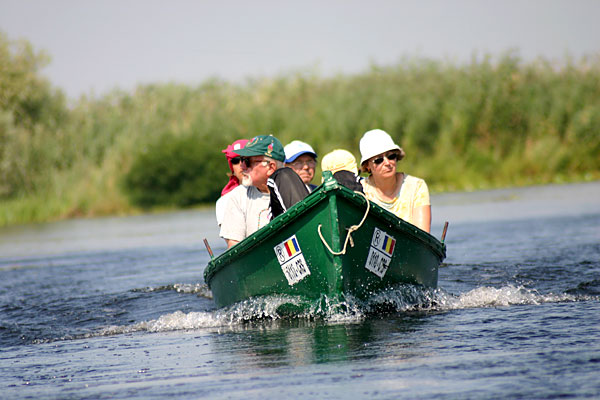 barque dans le delta du danube