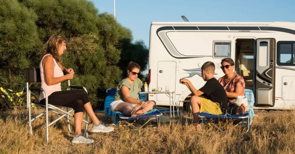 famille camping car roumanie